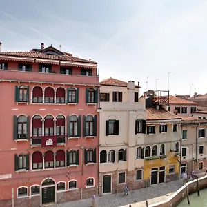 Palazzo Schiavoni Residenza D'epoca & Suite-apartments Venetië